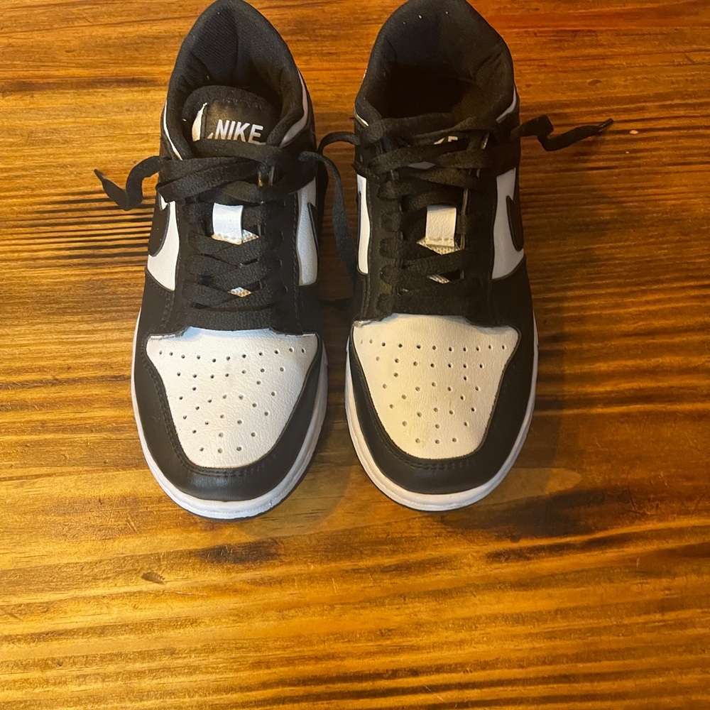 Nike Women’s Black and White Low-Top Athletic Sneakers